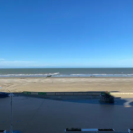 Lägenhet By The Beach, Cleaning Included