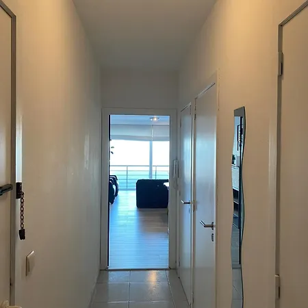 Lägenhet By The Beach, Cleaning Included *
