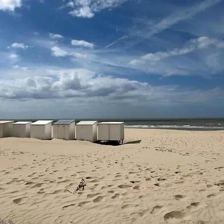 By The Beach, Cleaning Included Lägenhet *